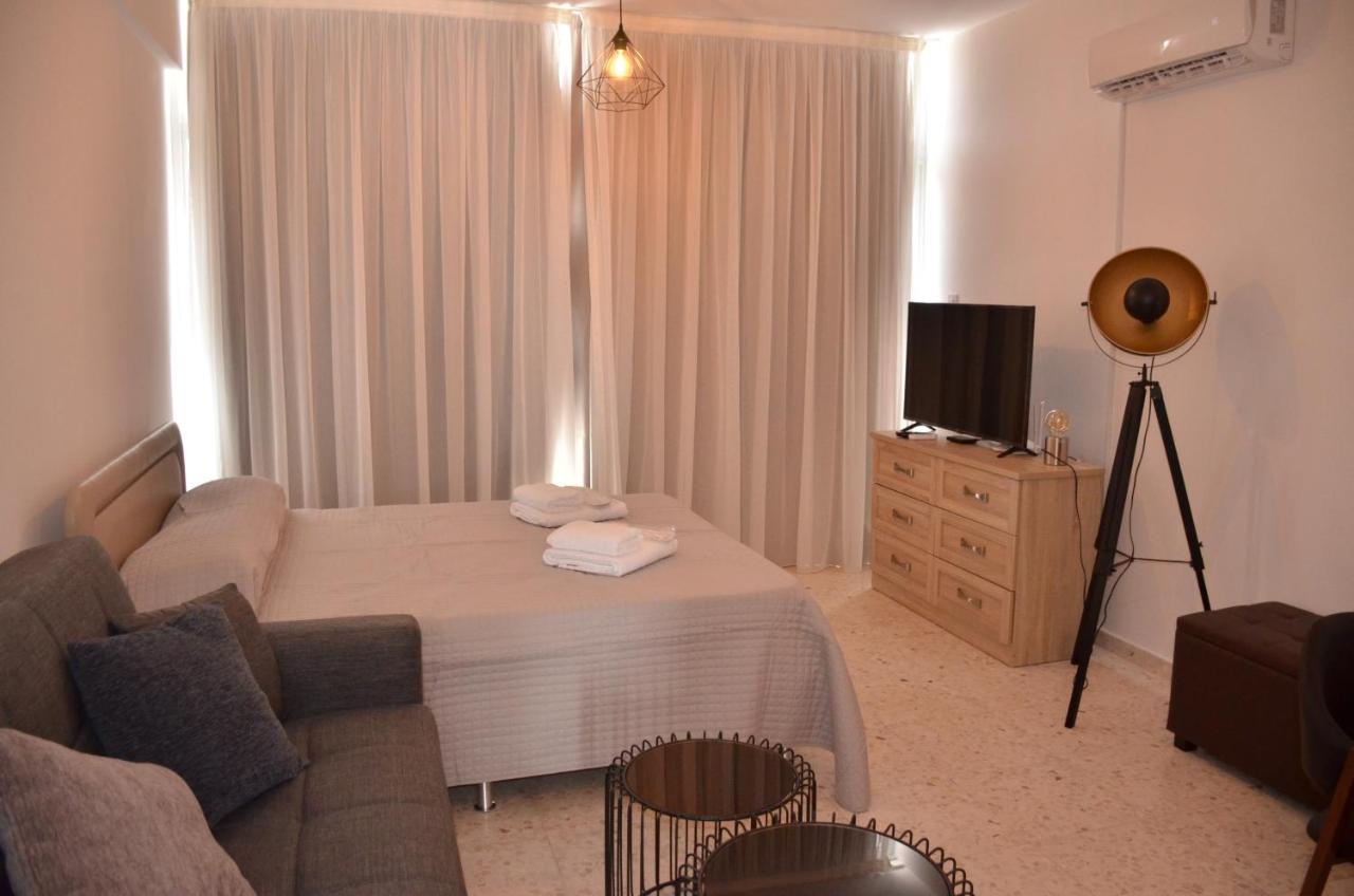 Paphos Almyria Apartments - By Imh Travel & Tours מראה חיצוני תמונה